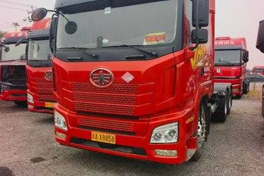 二手青岛解放 JH6重卡 领航版2.0 480马力 6X4 LNG牵引车(国六) 双驱 潍柴二手牵引车图片