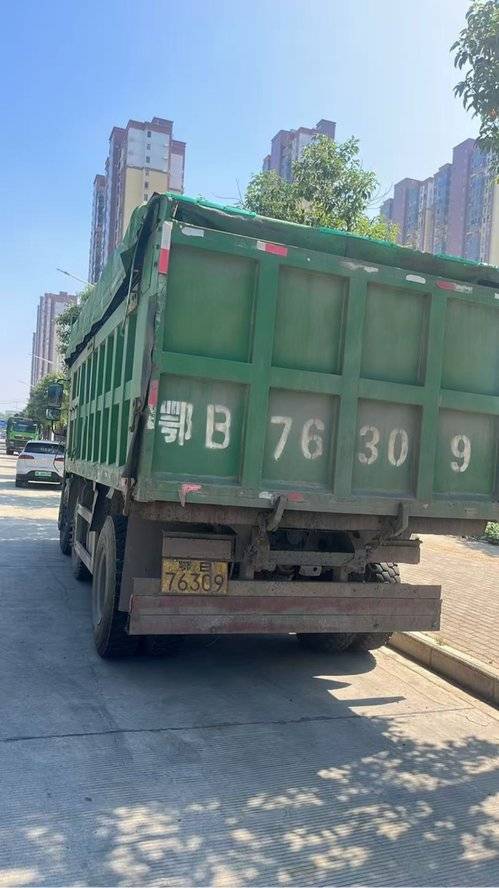 东风华神 220马力 自卸车
