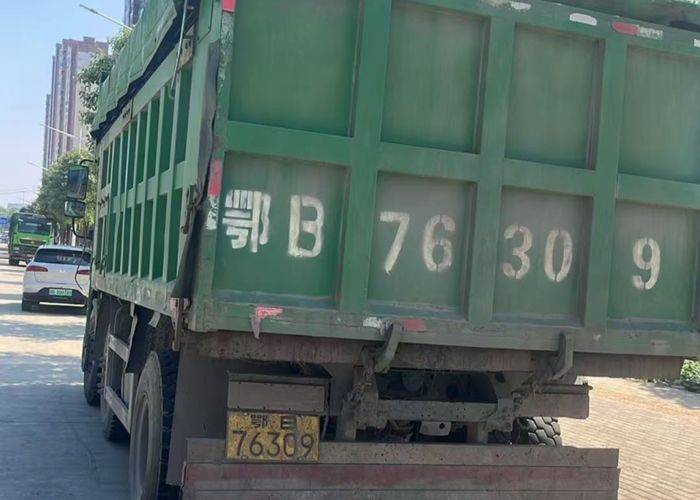东风华神 220马力 自卸车