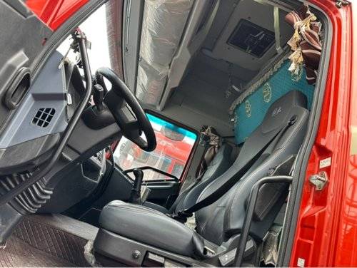 一汽解放 320马力 载货车