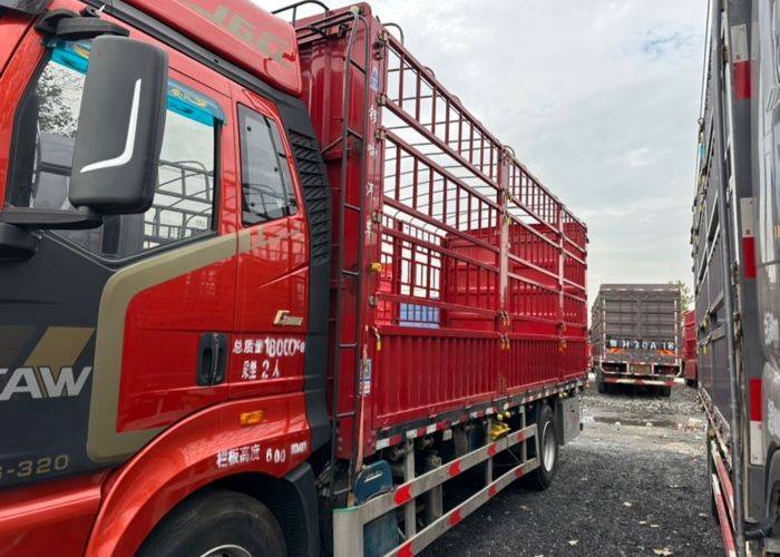 一汽解放 320马力 载货车
