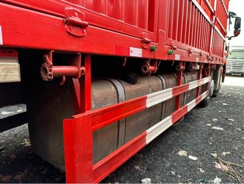 重汽汕德卡 350马力 载货车