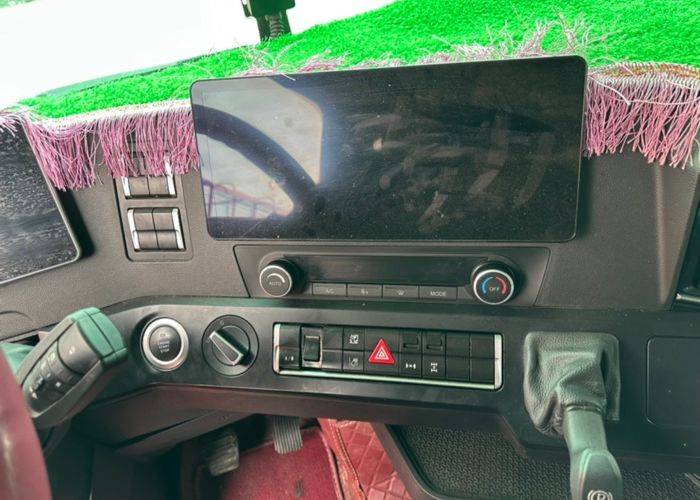 二手重汽汕德卡 480马力 载货车