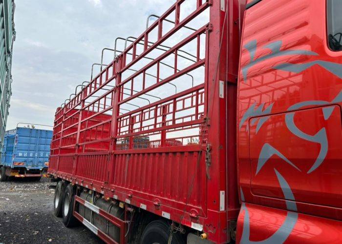 二手重汽汕德卡 480马力 载货车