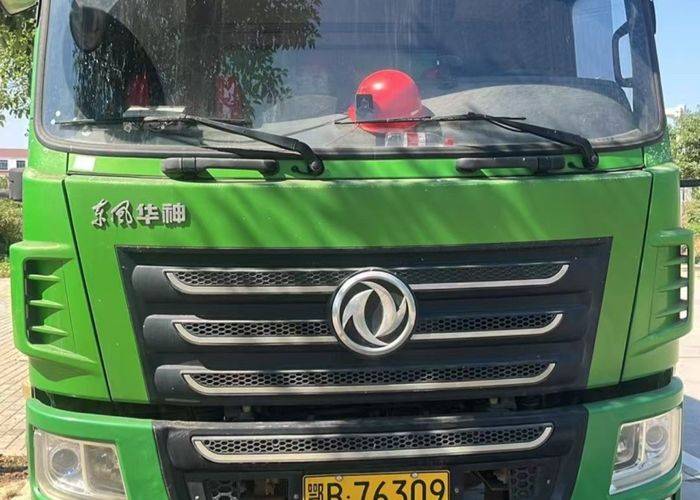 东风华神 220马力 自卸车