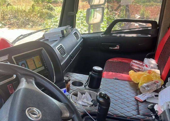 东风华神 220马力 自卸车