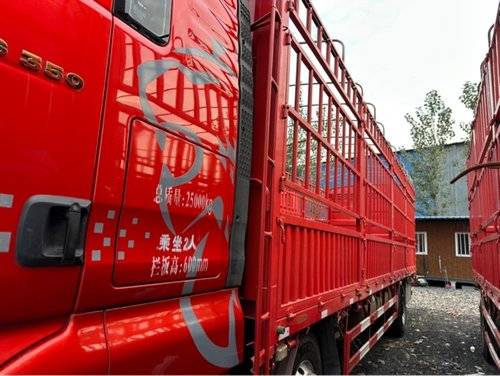 重汽汕德卡 350马力 载货车