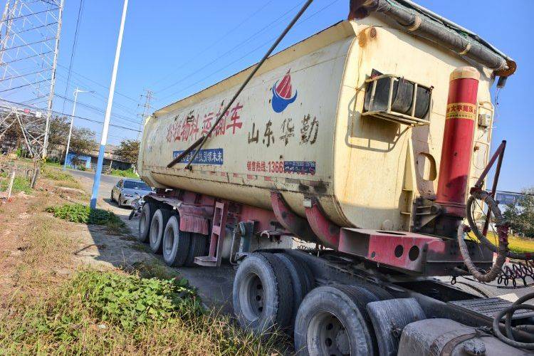 上汽红岩 450马力 自卸车