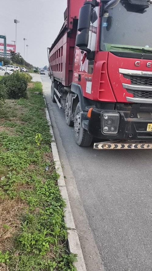 上汽红岩 450马力 自卸车