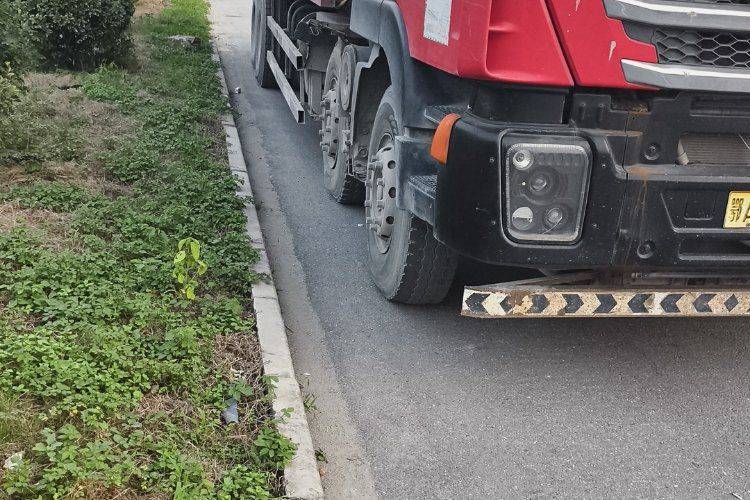 上汽红岩 450马力 自卸车
