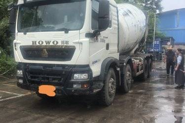二手中国重汽 豪曼H5 380马力 8X4 7.1方混凝土搅拌车(国五) 前四后八 潍柴二手搅拌车图片