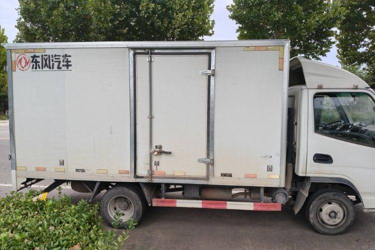 东风小霸王 123马力 载货车