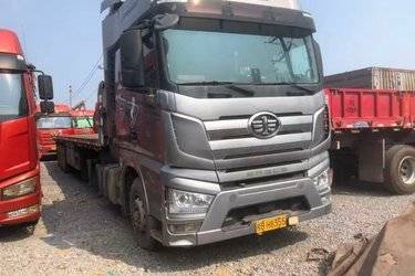 二手一汽解放 J7重卡 四季版 550马力 6X4 牵引车(带差速锁)(国五) 双驱 锡柴二手牵引车 黄牌图片