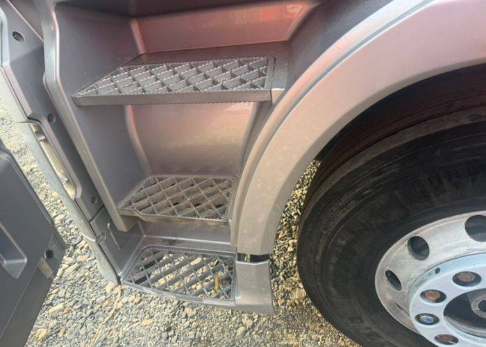二手一汽解放 560马力 载货车