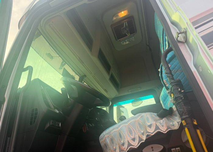 二手一汽解放 560马力 载货车