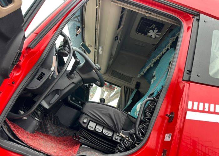 二手东风商用车 330马力 载货车