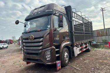 二手一汽解放 J6G 领航版 280马力 4X2 6.75米仓栅式载货车(国六) 单桥 大柴二手载货车 黄牌