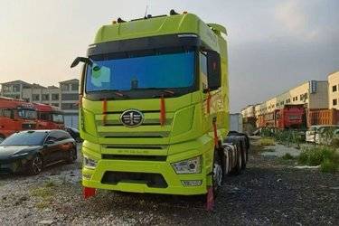 二手一汽解放 J7重卡 550马力 6X4牵引车(国五) 双驱 锡柴二手牵引车 黄牌图片