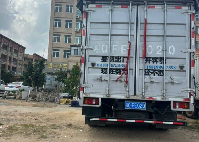 二手重汽HOWO轻卡 170马力 载货车