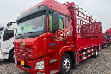 二手青岛解放 JH6 320马力 4X2 6.7米仓栅式载货车(国六) 单桥 锡柴二手载货车 黄牌图片