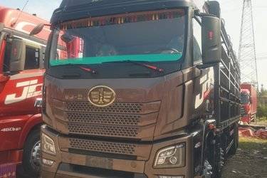 二手青岛解放 JH6重卡 智尊版 460马力 8X4 9.5米仓栅式载货车(国五) 前四后八 潍柴二手载货车 黄牌图片