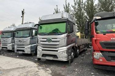 二手一汽解放 J7重卡 经典版 560马力 8X4 9.5米栏板载货车(国六) 前四后八 锡柴二手载货车 黄牌图片