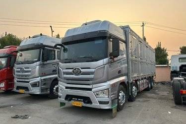 二手一汽解放 J7重卡 经典版 560马力 8X4 9.5米AMT自动档仓栅式载货车(液缓)(速比3.727)(国六) 前四后八 锡柴二手载货车 黄牌