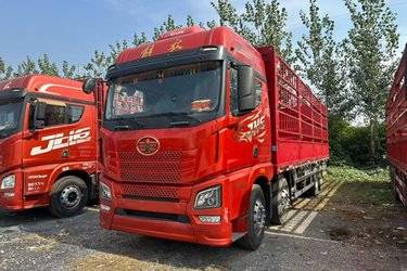 二手青岛解放 JH6重卡 领航版2.0 520马力 8X4 9.4米仓栅式载货车(国六) 前四后八 锡柴二手载货车 黄牌图片