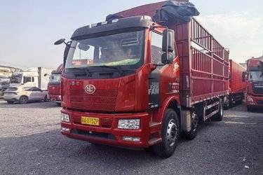 二手一汽解放 J6L中卡 质惠版 240马力 6X2 7.7米仓栅式载货车(国五) 前四后四 锡柴二手载货车 黄牌