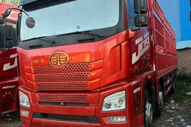二手青岛解放 JH6重卡 领航版2.0 460马力 8X4 9.5米仓栅式载货车(国五) 前四后八 锡柴二手载货车 黄牌图片