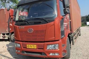 二手一汽解放 新J6L重卡 220马力 4X2 9.7米厢式载货车(国六) 单桥 大柴二手载货车 黄牌图片