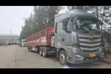 二手福田 欧曼EST 基本型 530马力 6X4 LNG自动挡牵引车(国六) 双驱 福田康明斯二手牵引车 黄牌图片