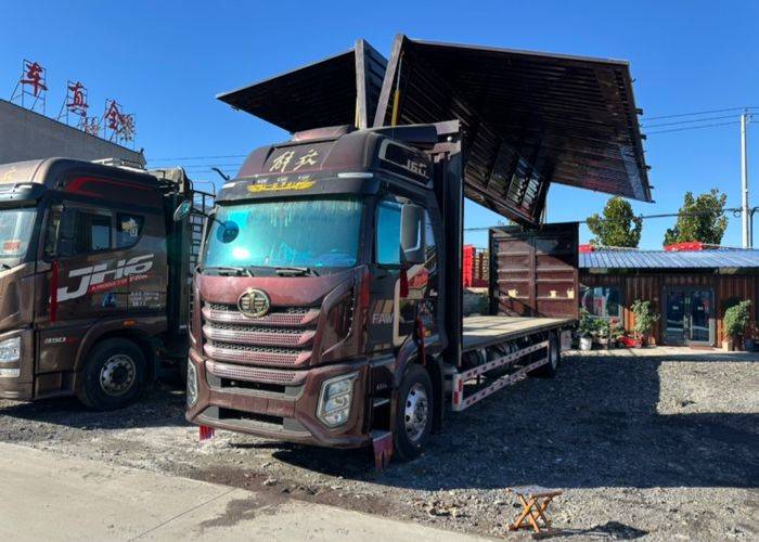 二手一汽解放 360马力 载货车