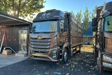 二手一汽解放 J6G 领航版 北方款 280马力 4X2 6.75米仓栅式载货车(国六) 单桥 大柴二手载货车 黄牌
