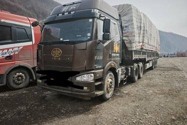 二手一汽解放 J6P重卡 460马力 6X4 牵引车(国五) 双驱 锡柴二手牵引车 黄牌