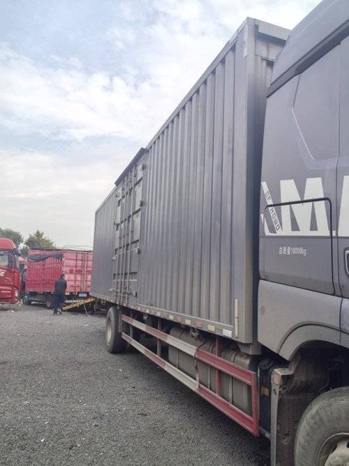 重汽豪沃(HOWO) 290马力 载货车