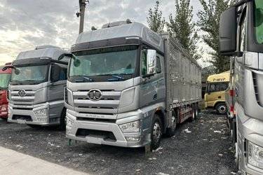 二手畜禽运输车 一汽解放 解放J6P 560 9.6 8X4