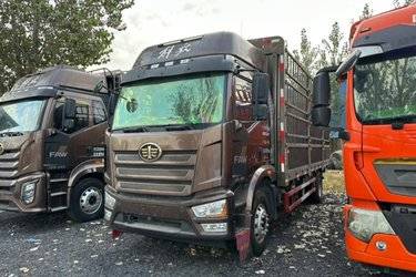 二手一汽解放 J6L中卡 尊享版 260马力 4X2 6.75米仓栅式载货车(国六) 单桥 大柴二手载货车 黄牌