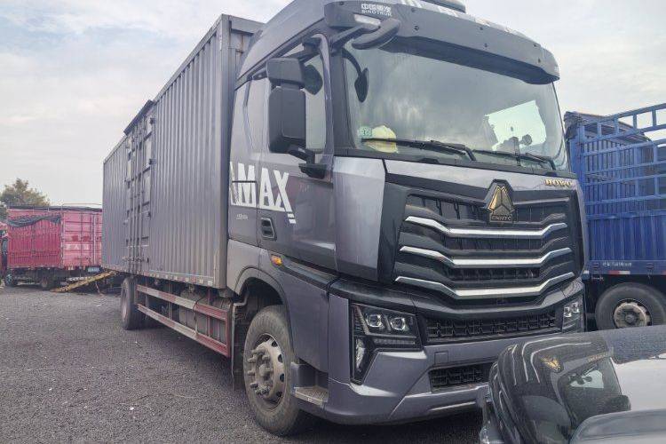 重汽豪沃(HOWO) 290马力 载货车