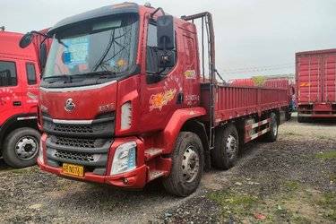 二手东风柳汽 新乘龙M3 230马力 6X2 7.8米栏板载货车(国六) 前四后四 玉柴二手载货车 黄牌