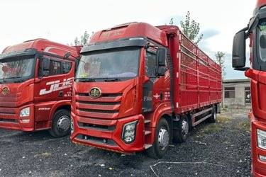 二手一汽解放 J6G 领航版 320马力 6X2 9.7米仓栅式载货车(平顶)(国六) 前四后四 大柴二手载货车 黄牌