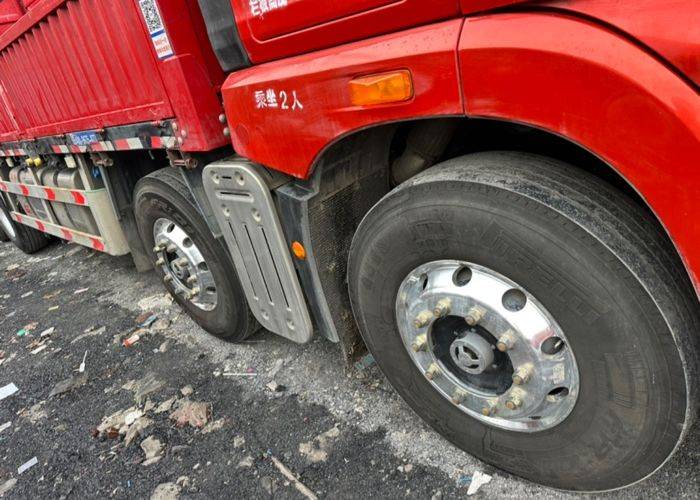 二手青岛解放 580马力 载货车