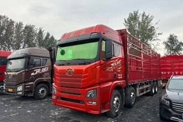 二手青岛解放JH6 智尊版2.0 12.5L柴油 580马力 8X4 一汽解放12档 9.5米排半仓栅式载货车(国六) 前四后八 锡柴二手载货车 黄牌