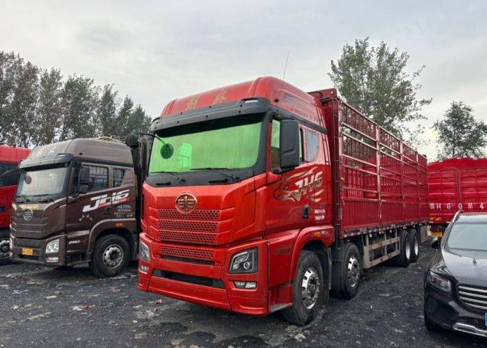 二手青岛解放 580马力 载货车