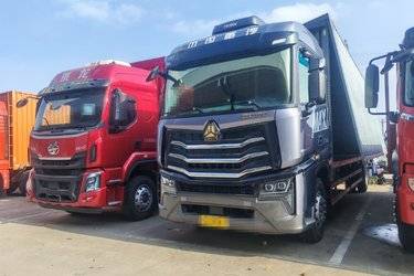 二手中国重汽 HOWO MAX 290马力 4X2 9.6米AMT自动档厢式载货车(国六) 单桥 曼二手载货车 黄牌图片