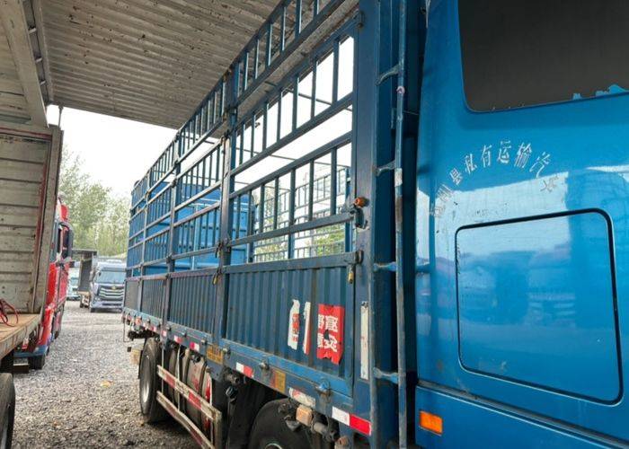 二手欧曼重卡(原福田欧曼) 320马力 载货车