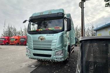 二手青岛解放 JH6重卡 320马力 4X2 6.75米厢式载货车(国六) 单桥 大柴二手载货车 黄牌