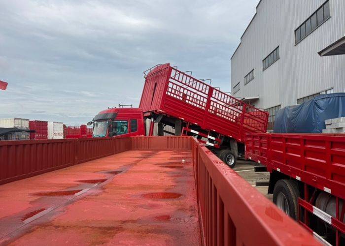 二手重汽汕德卡 540马力 载货车