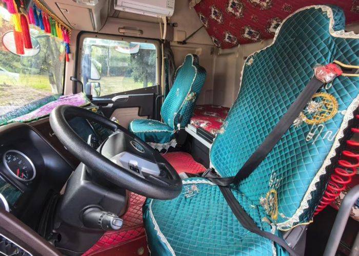 二手青岛解放 460马力 载货车