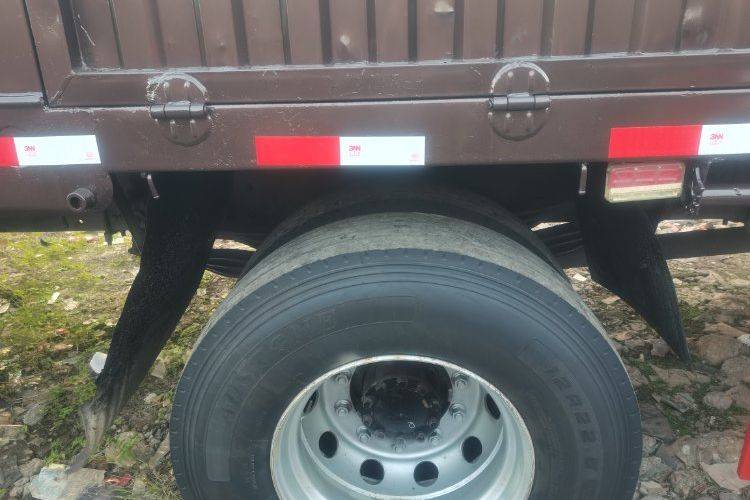 二手青岛解放 320马力 载货车